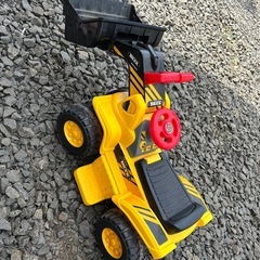ショベルカー　おもちゃ　乗り物　外遊び　車の画像