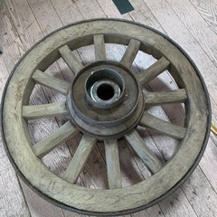 1 古い車輪　オブジェにの画像