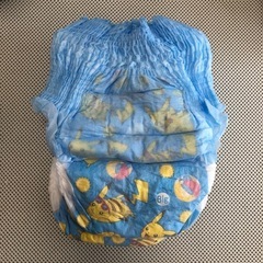 おむつ14枚ビックより大きいサイズ 水遊びパンツ5枚サイズ お尻拭き1つの画像