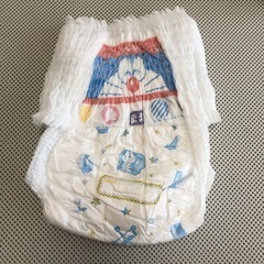 おむつ14枚ビックより大きいサイズ 水遊びパンツ5枚サイズ お尻拭き1つの画像