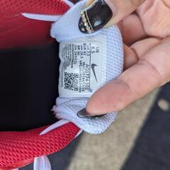 NIKEスニーカー赤の画像