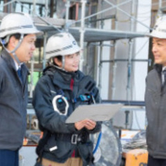 ▼正社員：建築の現場監督【経験者歓迎】▼ 働き方改革対応済み！土曜出勤は月1回程度◎ 年収750万円以上も可能！収入面も納得の職場◎ UIターンなどの応募も大歓迎！引越し支援あり◎の画像