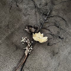モノトーンカラー造花セットの画像