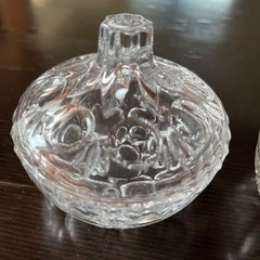 【1点300円】ガラスの蓋付き小物入れ　メーカー不明　昭和レトロ　カットガラスの画像