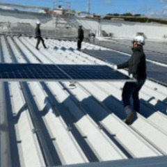 ▼正社員：電気工事の現場作業員【未経験OK】▼ 作業時間は実働7時間！残業少なめ◎ 直行直帰OK！移動の負担も軽減◎ 幅広い電気技術が身につく！スキルアップ環境◎の画像