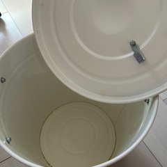 IKEA蓋付きゴミ箱の画像
