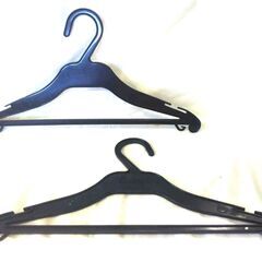◎ A 大量まとめ プラスチック製ハンガー 1部落書き/薄い傷あり 収納や陳列 備品などに の画像