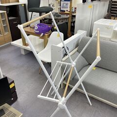 室内物干しラック X型 タオル掛け付き 幅72cm 奥行66cm 高さ131cm ホワイト 洗濯物干しの画像