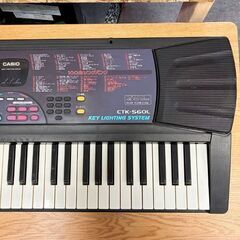 【JY-166】CASIO カシオ 電子ピアノ キーボード 光ナビゲーション CTK560L 61鍵盤の画像