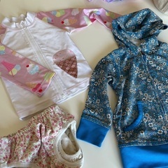 女の子80.90 2歳児　Roxyハット、水着、洋服まとめて　の画像