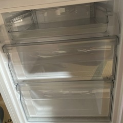 Haierピンク冷蔵庫の画像