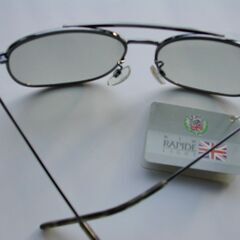  ♦️まぶしいときだけ暗くなる♦️  調光サングラス 最終値段の画像