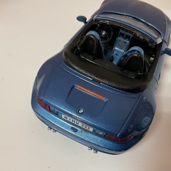 BMW Z3 ロードスター 1/18スケール ミニカー
の画像