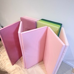 IKEA  廃盤カラー レア ペルフスィッグ 降りたたみ式ジムマット 3点セット  ピンク グリーンの画像