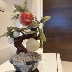 桃のヒスイの置物の画像