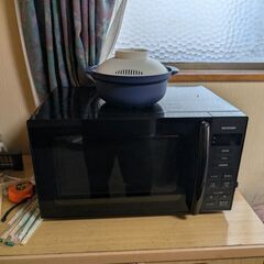 電子レンジと電子レンジ鍋　中古の画像