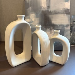 白のフラワーベース3個セットの画像