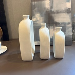 白のフラワーベース3個セットの画像