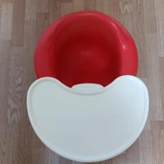 バンボ　Bumbo ベビーチェア　赤　テーブル付　お食事テーブル椅子　青もあります(*^^*)双子ちゃんでも是非💓の画像