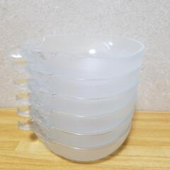 上品なガラスのお皿の画像