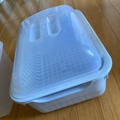 水切りカゴ　取り出し便利なプラスチックの箱　　の画像