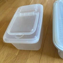 水切りカゴ　取り出し便利なプラスチックの箱　　の画像