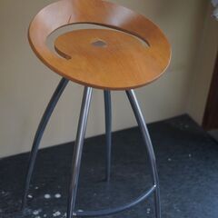 【東京都品川区で直接引渡し可能な方のみ】MAGIS LYRA STOOL　高級／カウンターチェアの画像