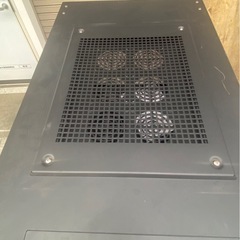 A625♠️サンワサプライ サーバーラック 19インチ 中型 メッシュパネル 鍵付きの画像