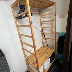 ハンガーラック付きの棚
の画像