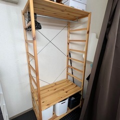 ハンガーラック付きの棚
の画像