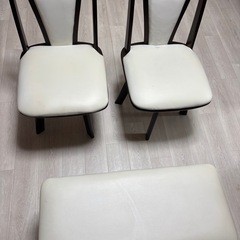 テーブル&イスのセットの画像