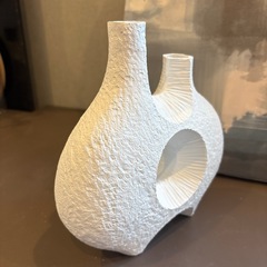 ボルツ白フラワーベースの画像