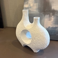 ボルツ白フラワーベースの画像