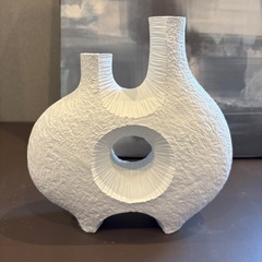 ボルツ白フラワーベースの画像