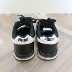 比較的美品💓　PUMA　プーマ　スニーカー　24cm 黒×白ライン　レディース靴✨️の画像