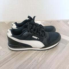 比較的美品💓　PUMA　プーマ　スニーカー　24cm 黒×白ライン　レディース靴✨️の画像