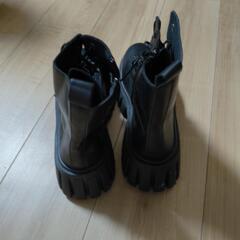 娘が靴サイズ間違えたブーツの画像
