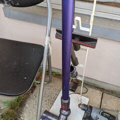 本日五時まで限定品　ダイソン掃除機　DC12　V8　バッテリー交換必要　の画像