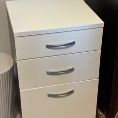 ライティングデスクとチェアの画像