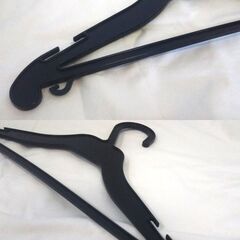 ◎ B 大量まとめ プラスチック製ハンガー 1部落書き/薄い傷あり 収納や陳列 備品などにの画像