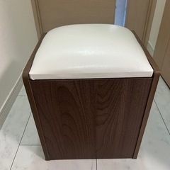 ドレッサー　椅子つきの画像