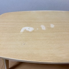 ナチュラルカラーの木製ローテーブル（訳あり／天板キズあり）の画像