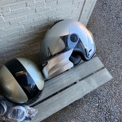 ヘルメットandグローブの画像