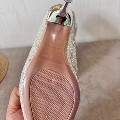 【新品❣️未使用】キラキラのヒールの画像