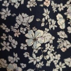 花がら　ズボンの画像
