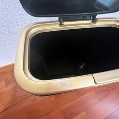 ゴミ箱の画像