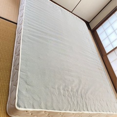 ダブルベッドマットレスの画像