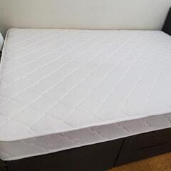 収納付きダブルベッドの画像