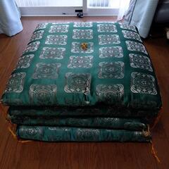 引取先決まりました。座布団