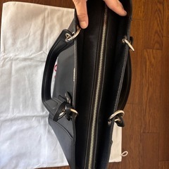 GUESSバッグの画像